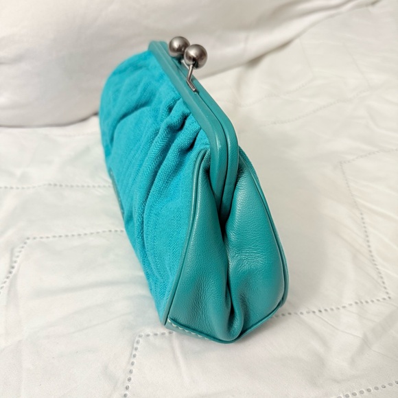 Tommy Bahama Bali Bead Clutch – Tropical Blue with Embellished Beading NWT